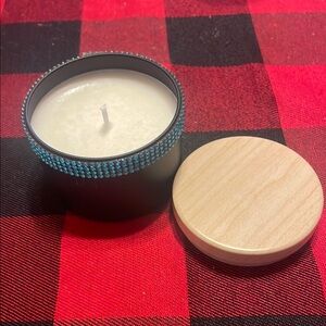 Elegant Blue Candle with Wooden Lid. Captain Rum scented.